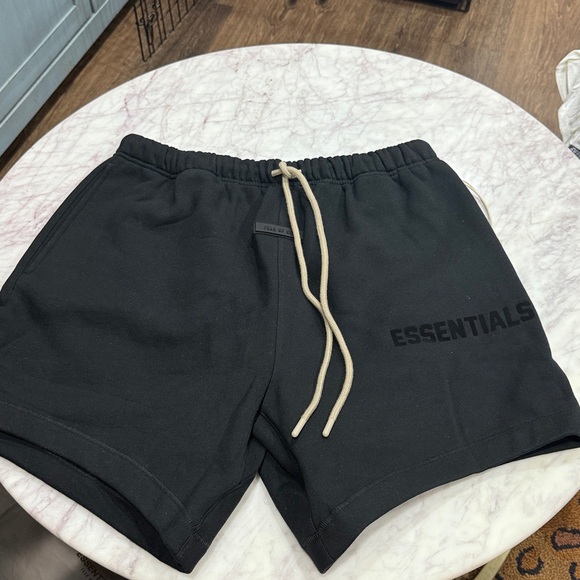 ESSENTIALS FEAR OF GOD BLACK SWEAT SHORT WITH CREAM TIE
NWT
IN BAG
LARGE - Picture 4 of 4